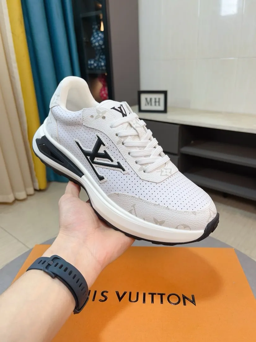 Men's shoes💰458🌸🌸【LV】Louis Vuitton🔍Top Purchasing Agency🇮🇹 Lu Street Fashion God's new sports shoes are coming and are on sale at the counter simultaneously. Original factory configuration, original cowhide fabric imported from Italy, high-quality embossed splicing complex process, sports fashionista, imported water-dyed sheepskin lining, sole: Wang Yuan factory specializes in original sole super comfortable, original factory follow-up goods 🔍🔍High quality, you can enter and leave the counter at will, welcome to compare and synchronize with the counter, code number 38-44, 45 customized